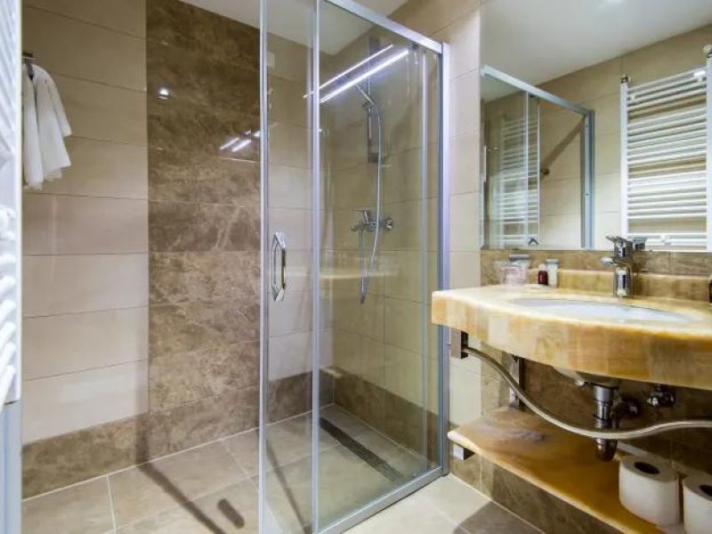 شاهين ترافل